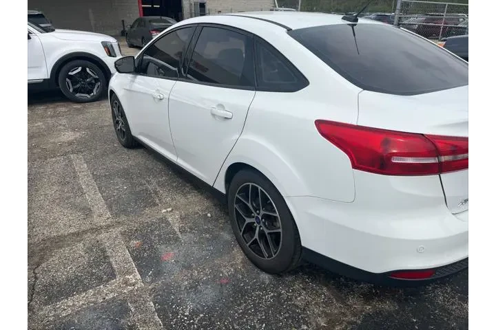 $9433 : Ford Focus 2018 SEL 4dr Seda image 6