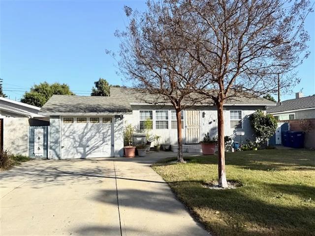 $900 : Beautiful Home...LAKEWOOD,CA image 1