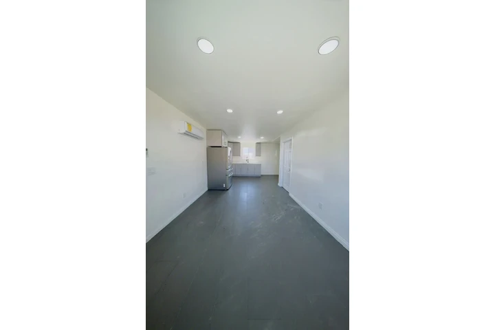 $2000 : CASA 1 HABITACION SOUTH GATE!! image 3