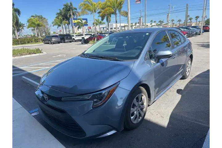 $22686 : Toyota Corolla 2026 LE 4dr S image 1