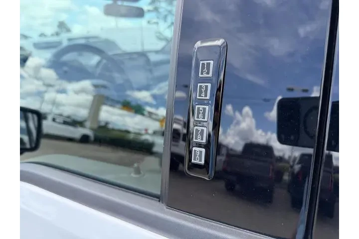 $37707 : Ford F-150 2024 4x2 XLT 4dr image 1