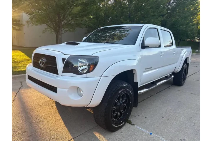 $15997 : 2011 Tacoma V6 image 9