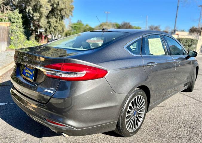 2017 Fusion SE image 8