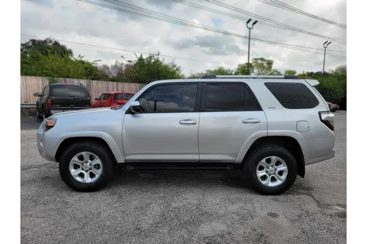$26800 : Toyota 4Runner 2022 4x2 SR5 image 6