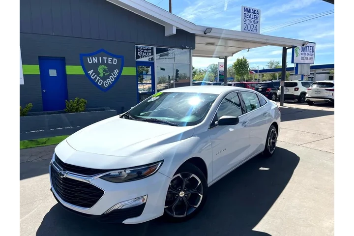 2019 Malibu RS image 1