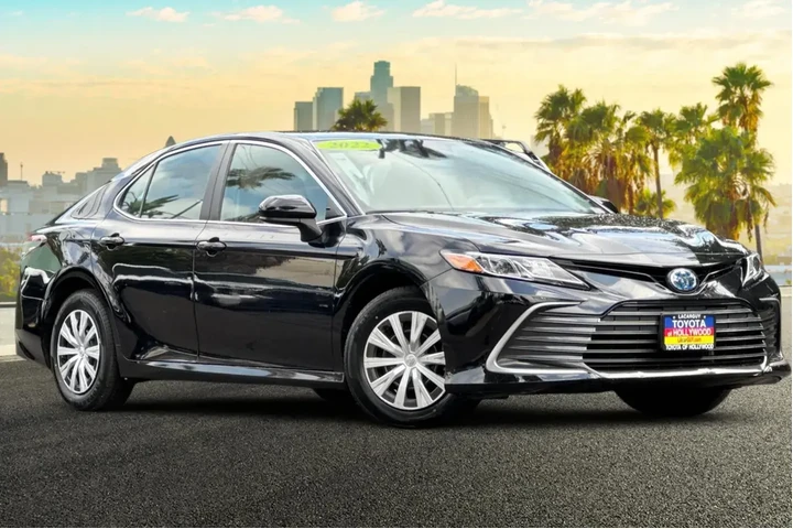 $24599 : Toyota Camry Hybrid 2022 LE image 2
