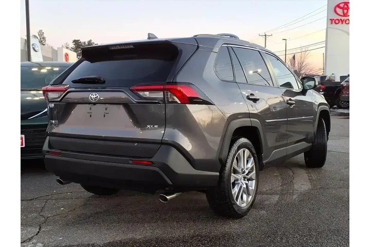$23799 : Toyota RAV4 2019 XLE Premium image 3