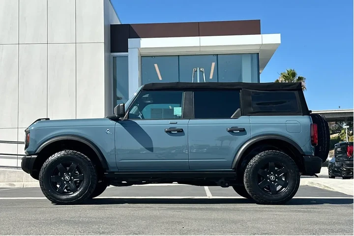 $38057 : Ford Bronco 2022 4x4 Black D image 10
