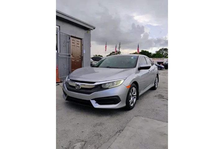 $8900 : 2016 Civic LX image 4