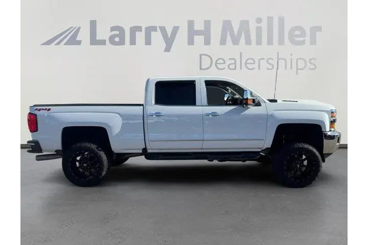 Chevrolet Silverado 2500HD 2 image 6