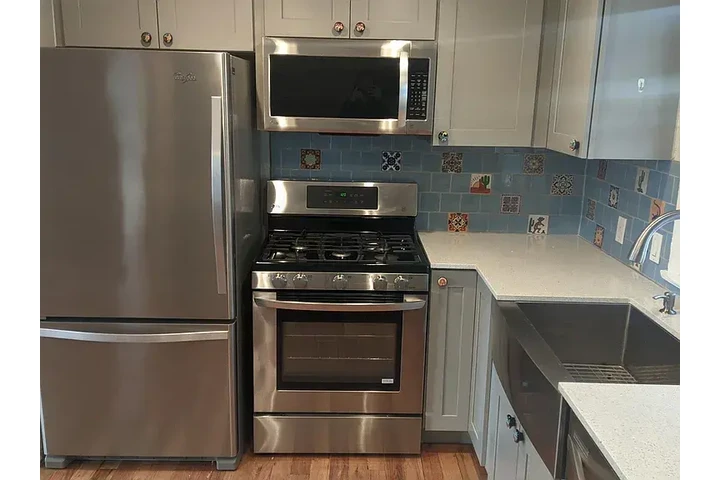 $2200 : Esta acogedora casa de dos dor image 3