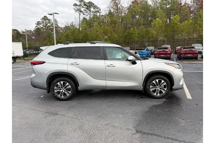 $33997 : Toyota Highlander 2023 AWD X image 9