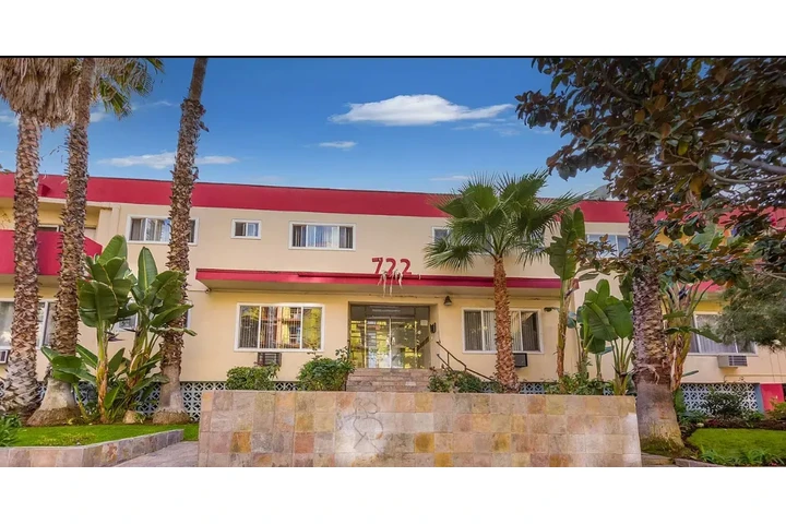 $1900 : 2 bedroom Apt  in Koreatown image 1