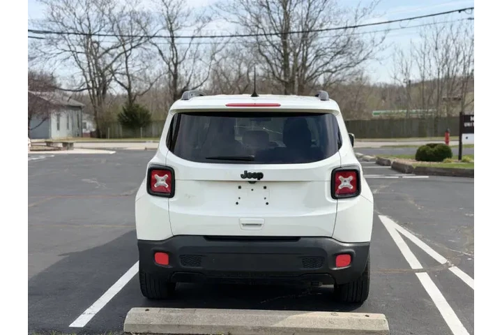 $8999 : 2018 Renegade Latitude image 7