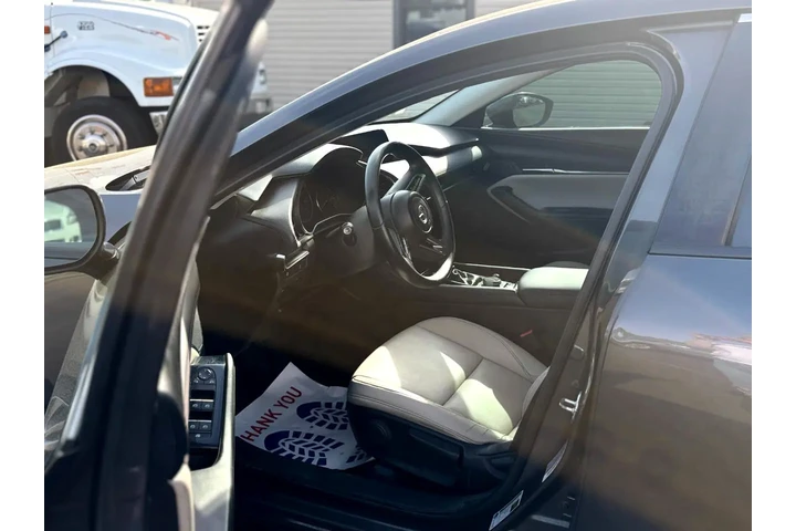 $15995 : 2019 MAZDA3 image 9
