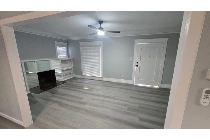 $3100 : Casa Recién Remodelada RENTA image 2