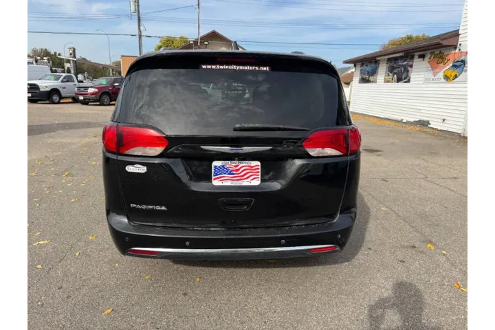 $9990 : 2019 Pacifica Touring L image 8