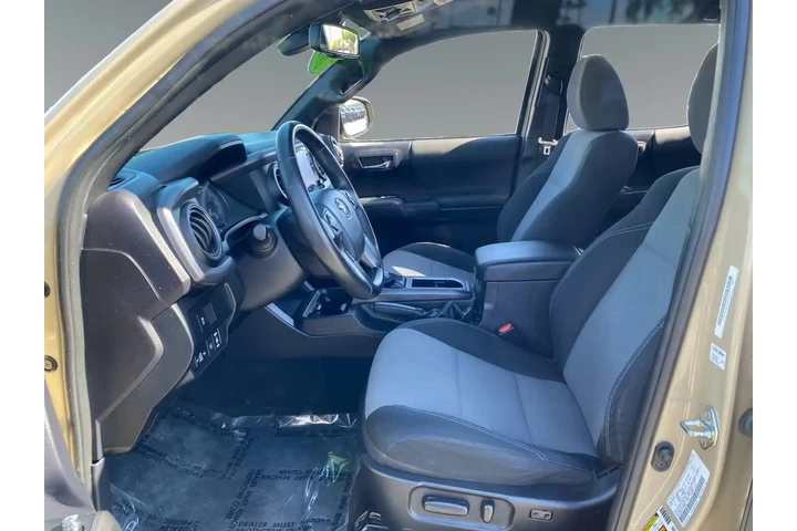 $39270 : Toyota Tacoma 2020 4x4 SR5 V image 9