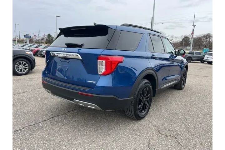 $29679 : Ford Explorer 2023 AWD XLT 4 image 4