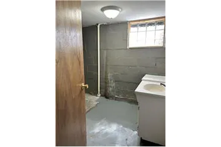 $1100 : Rental property with 2 bedro image 4