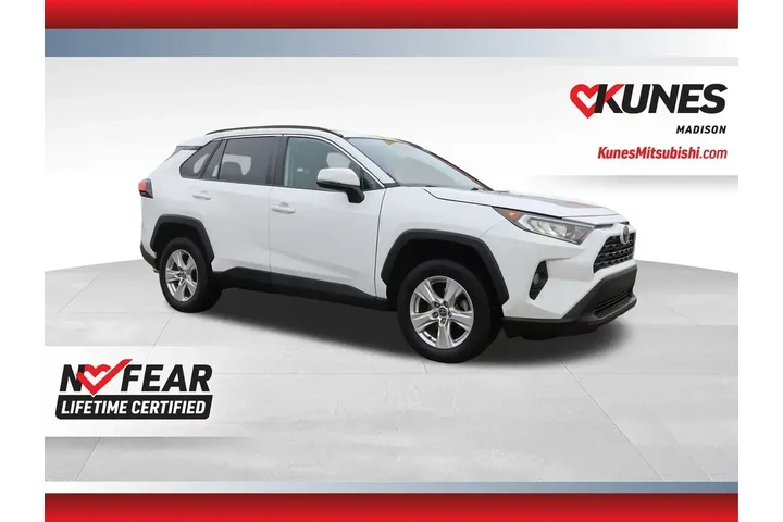 $23677 : Toyota RAV4 2021 AWD XLE 4dr image 1