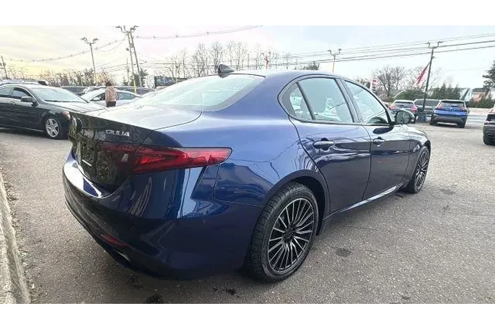 $17877 : Alfa Romeo Giulia 2019 AWD T image 5