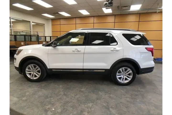$14898 : Ford Explorer 2018 AWD XLT 4 image 4