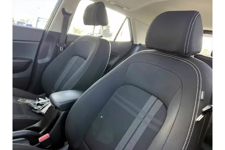 $18755 : Hyundai VENUE 2023 SEL 4dr C image 10