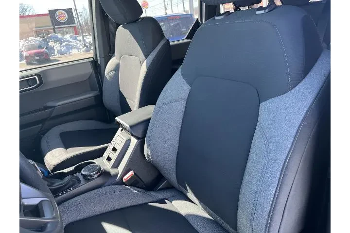 $35988 : Ford Bronco 2023 4x4 Base 4d image 5