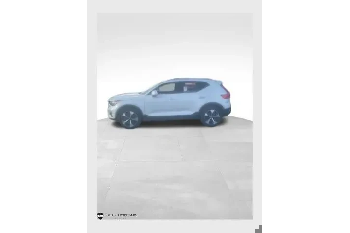 $32880 : Volvo XC40 2025 AWD B5 Core image 1
