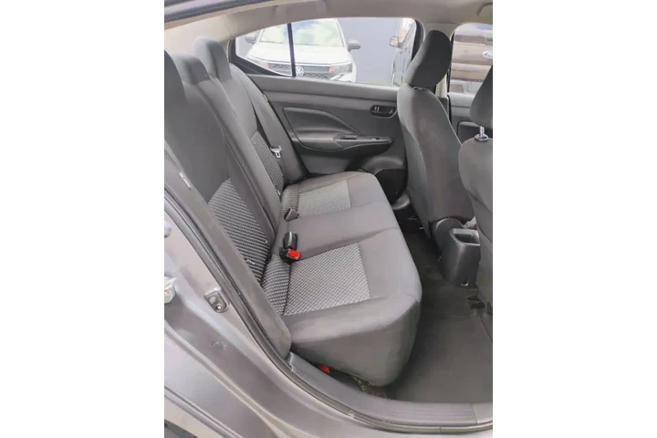 $7900 : 2020 Versa S image 9