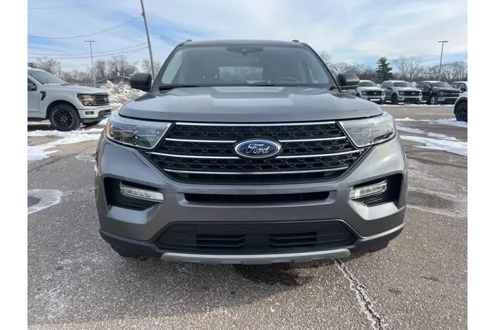 $28074 : Ford Explorer 2023 AWD XLT 4 image 2