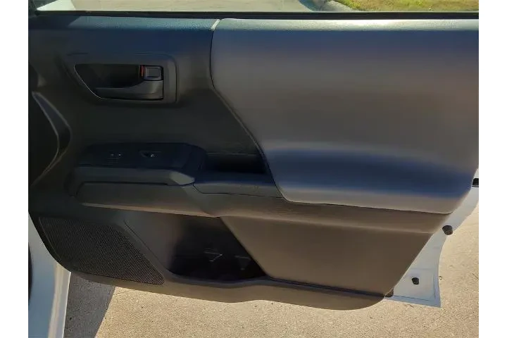 $22137 : Toyota Tacoma 2016 4x2 SR 4d image 9