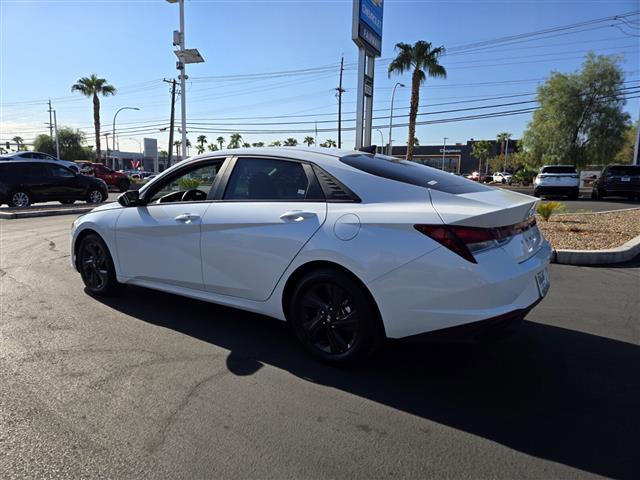 $19746 : Pre-Owned 2022 Elantra SEL image 4