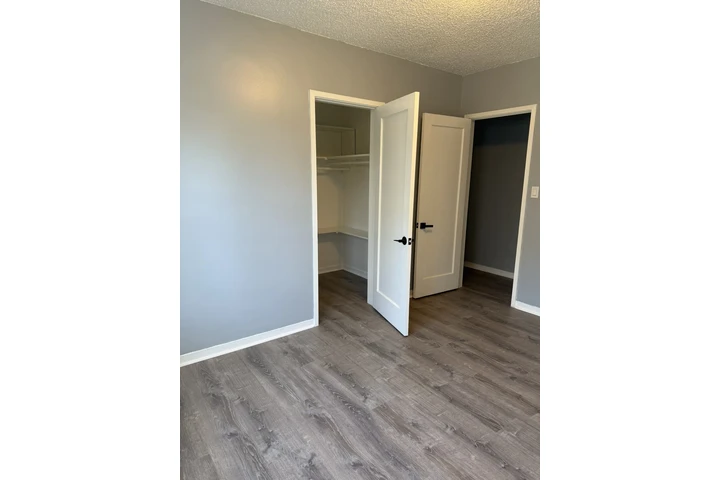 $2295 : Casa Recientemente Remodelada image 5