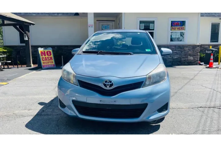 2014 Yaris 5-Door L image 3
