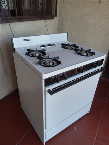 $100 : White gas stove for sale image 2