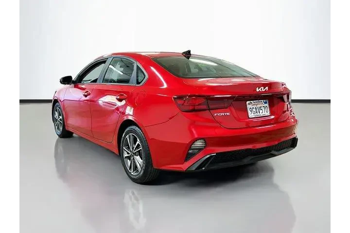 $14943 : Kia Forte 2023 LX 4dr Sedan image 5
