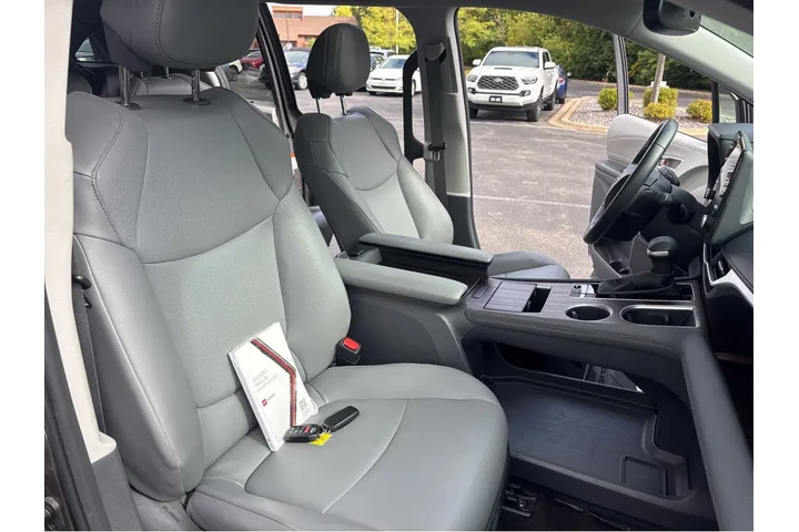 $40000 : Gold Certified2024 Sienna XLE image 5