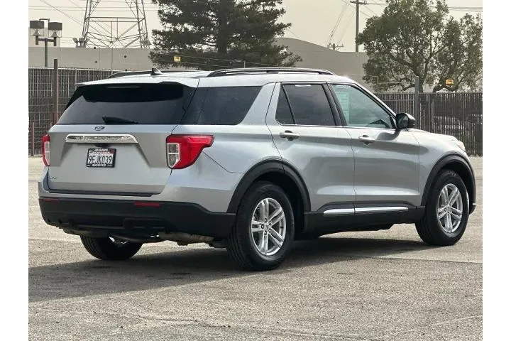 $29990 : Ford Explorer 2022 XLT 4dr S image 3