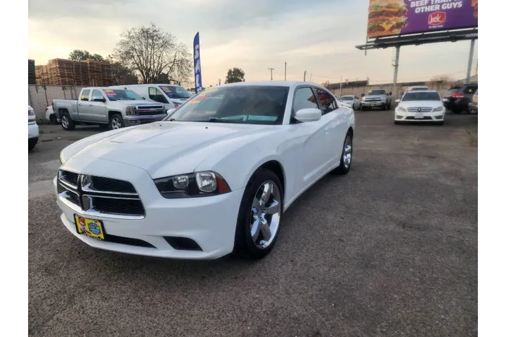 $10599 : 2013 Charger SE image 4