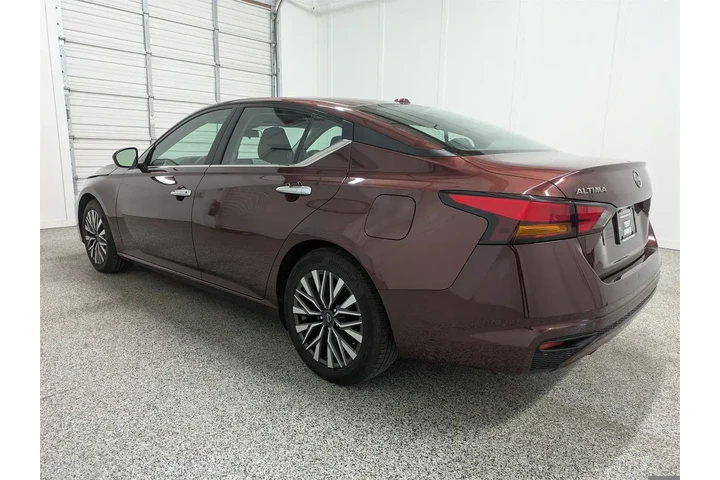 $21897 : Nissan Altima 2024 2.5 SV 4d image 7