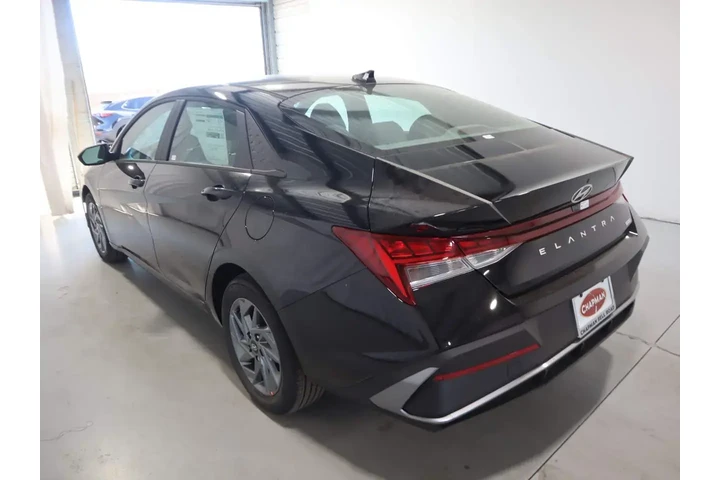 $21930 : Hyundai ELANTRA Hybrid 2025 image 6
