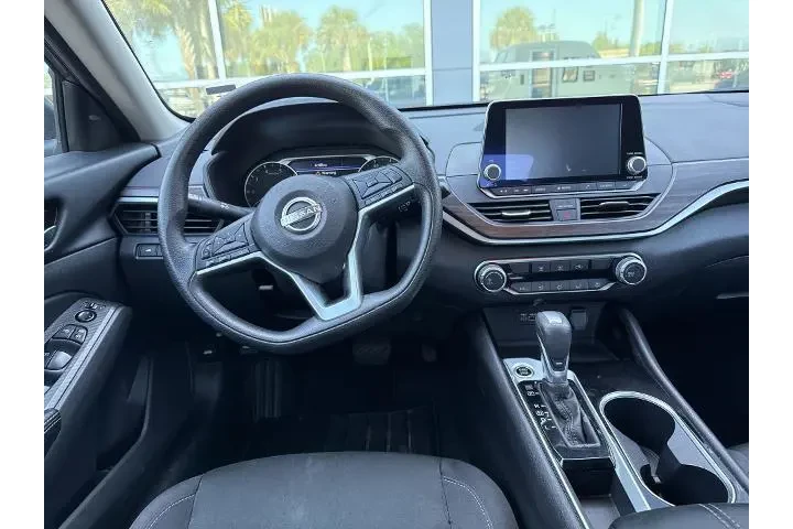 $20240 : Nissan Altima 2024 2.5 SV 4d image 10