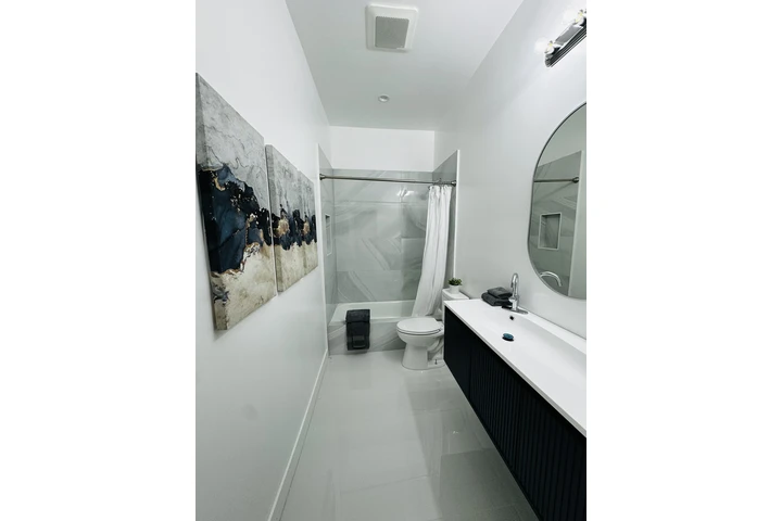 $1100 : Cuarto de renta para mujer image 3