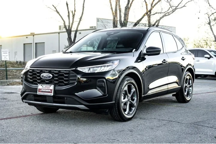 $24978 : Ford Escape 2025 ST-Line 4dr image 9