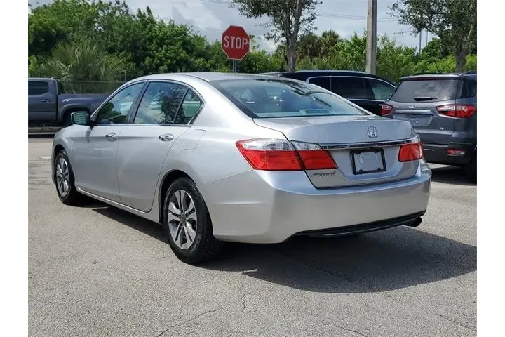 $9990 : Honda Accord 2015 LX 4dr Sed image 5