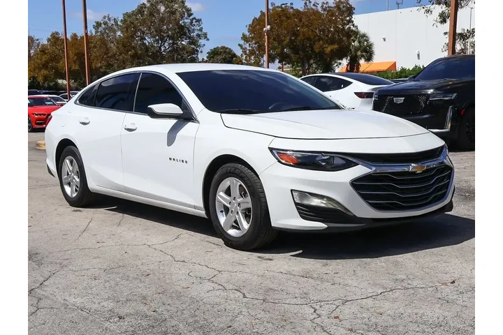 $14890 : Chevrolet Malibu 2023 LT 4dr image 2
