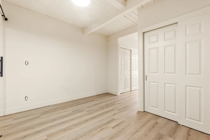 $1850 : Torrance 44 Studio $1,850 image 7