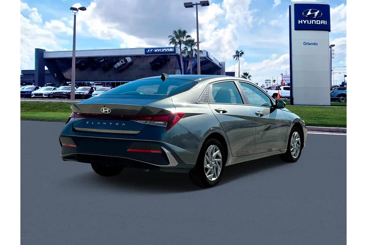 $18823 : Hyundai ELANTRA 2024 SEL 4dr image 7